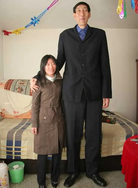El hombre más alto del mundo se casa | Actualidad | EL PAÍS El hombre más alto del mundo se casa | Actualidad | EL PAÍS