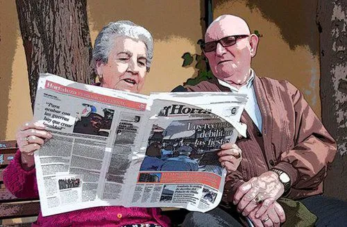 Gente leyendo un periodico - Imagui