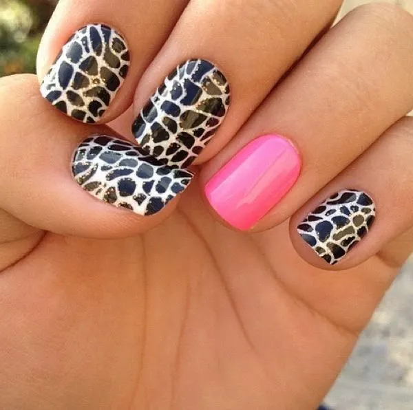 Hot pink accent nail. | - nail - | Pinterest | Uñas Acentuadas ... Hot pink accent nail. | - nail - | Pinterest | Uñas Acentuadas ...