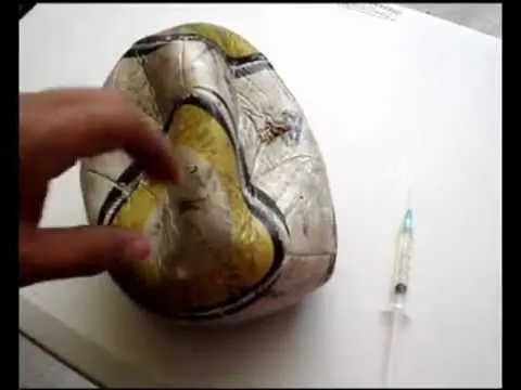 How to: Cómo reparar un balón de futbol con un huevo - How to fix ... How to: Cómo reparar un balón de futbol con un huevo - How to fix ...