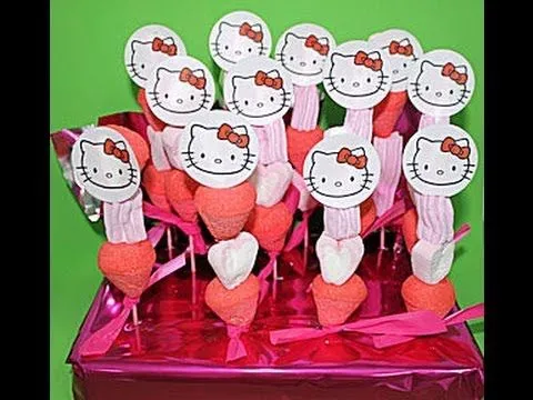 Brochetas de nubes o marshmallows con mini obleas de Hello kitty ...