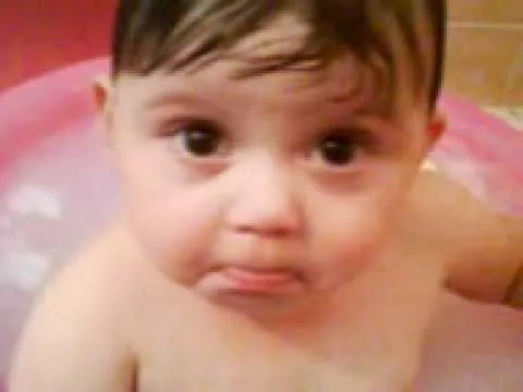 Bebes Chistosos - bebe haciendo puchero - YouTube Bebes Chistosos - bebe haciendo puchero - YouTube