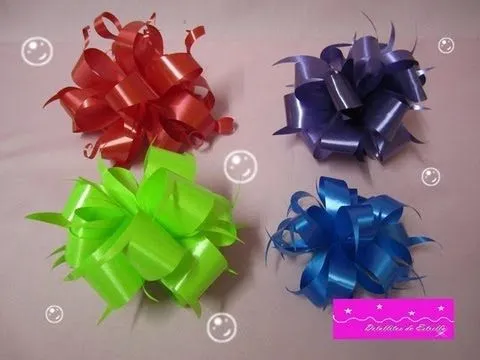 TUTORIAL:Moños Pom Pom para Regalos - YouTube