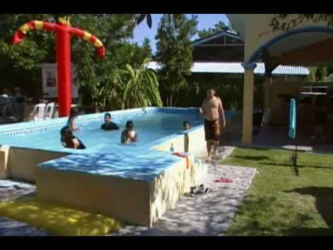 Una fiesta estilo hawaiyano - YouTube