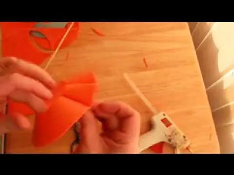 Cómo hacer faldas de foamy para las muñecas fofuchas ...