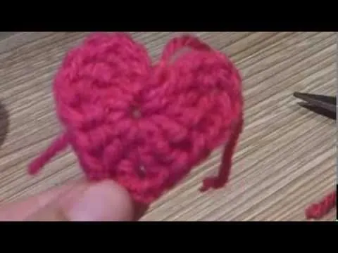 Cómo tejer un corazón a crochet? - YouTube Cómo tejer un corazón a crochet? - YouTube