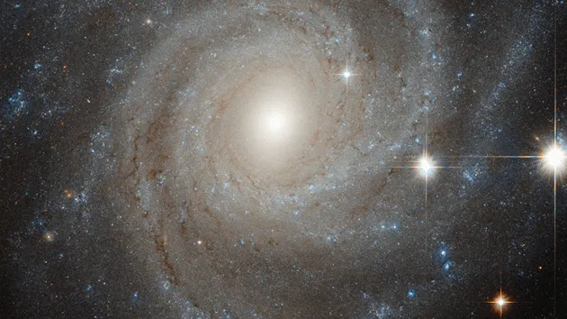 Hubble captura la única imagen de una galaxia espiral - Taringa! Hubble captura la única imagen de una galaxia espiral - Taringa!