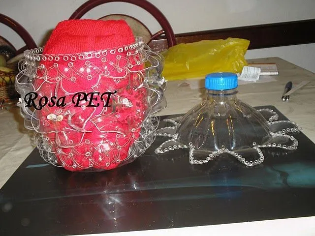 Huevera con botellas de plastico - 05/10 Manualidades con botellas ...