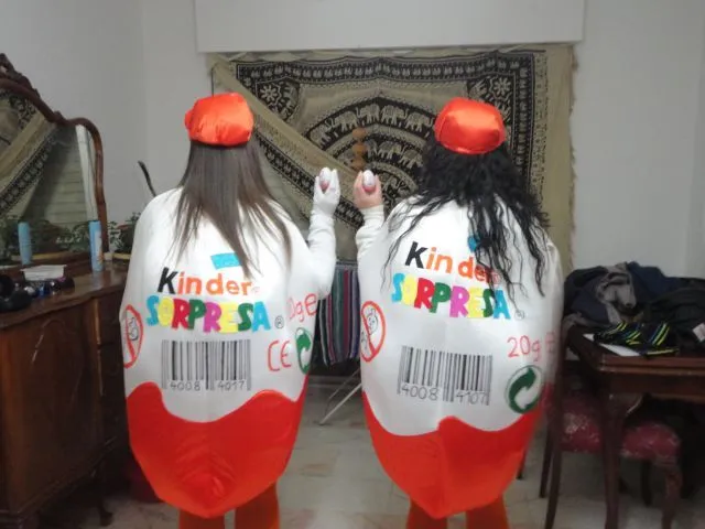 huevo kinder (trasera) | fotos de Concurso de disfraces del ... huevo kinder (trasera) | fotos de Concurso de disfraces del ...