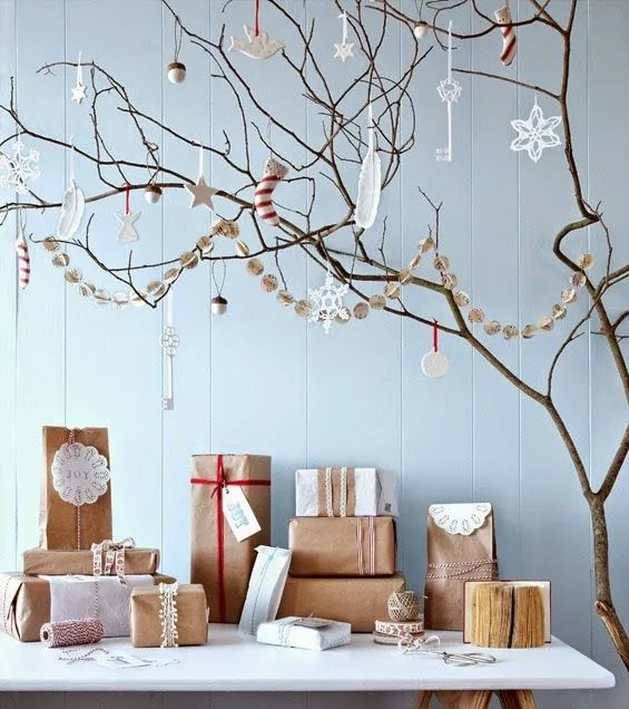 Icono Interiorismo: Arboles de navidad hechos con ramas secas Icono Interiorismo: Arboles de navidad hechos con ramas secas
