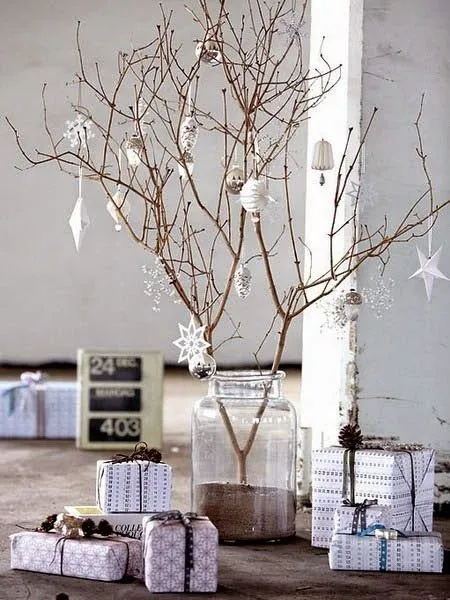 Icono Interiorismo: Arboles de navidad hechos con ramas secas Icono Interiorismo: Arboles de navidad hechos con ramas secas