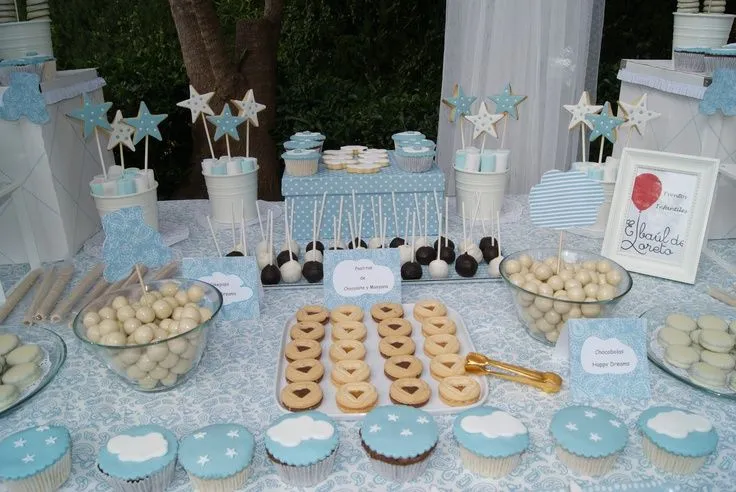 Bautizo. Mesa dulce. Cupcakes, galletas fondant, cakepops, pastas ...