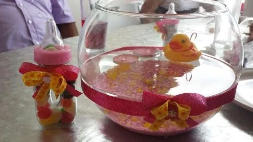 Centro de mesa. Pecera y mamila. Baby shower niña. | Ideas ... Centro de mesa. Pecera y mamila. Baby shower niña. | Ideas ...