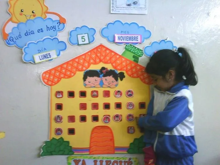 Calendario preescolar: llamativo y funcional!! Excelente idea ...