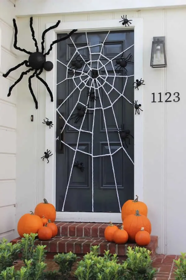 Ideas para decorar la puerta en Halloween - Manualidades | Halloween diy door, Halloween outdoor decorations, Halloween door decorations Ideas para decorar la puerta en Halloween - Manualidades | Halloween diy door, Halloween outdoor decorations, Halloween door decorations