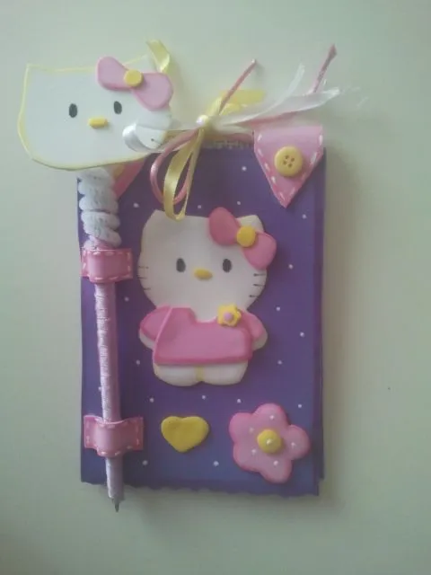 Creaciones Naxi: cuadernos decorados en goma eva