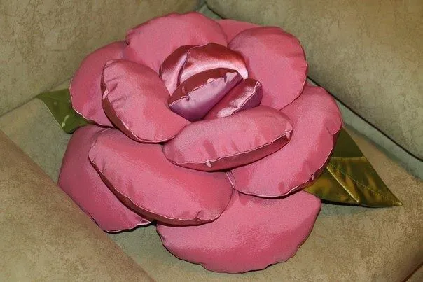 Ideas para el hogar: Almohadas y patrones en forma de rosas