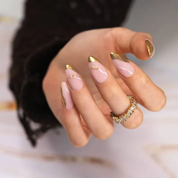 Ideas de manicura joya con perlas y brillantes en las uñas - Foto 1 Ideas de manicura joya con perlas y brillantes en las uñas - Foto 1