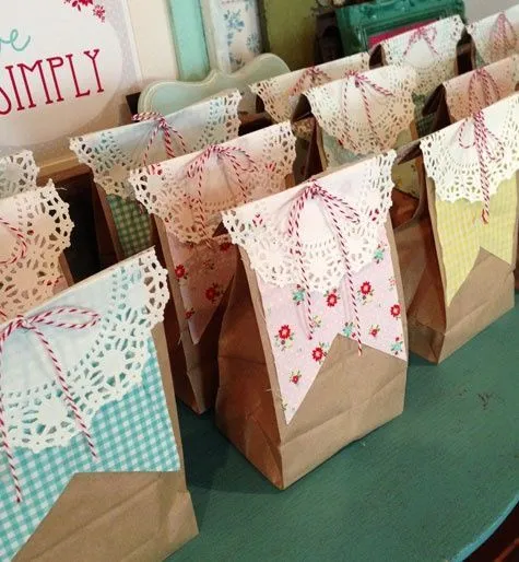 Originales Bolsas para souvenirs de fiestas!!! utilizando blondas ... Originales Bolsas para souvenirs de fiestas!!! utilizando blondas ...