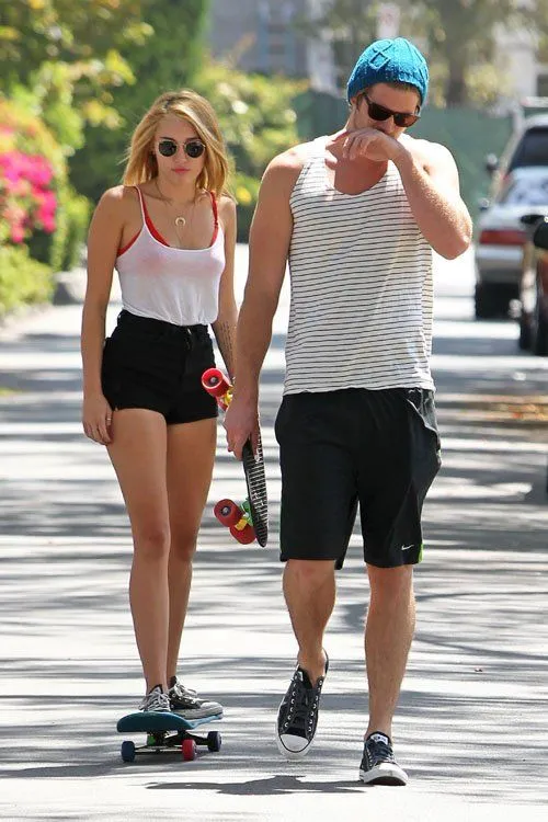 Dtodoblog: Miley Cyrus: Pelo rubio y en patineta Dtodoblog: Miley Cyrus: Pelo rubio y en patineta