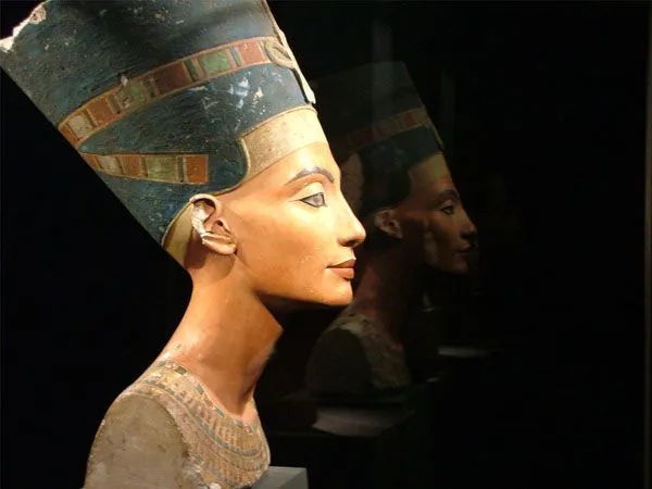 Imagem) Busto de Nefertiti | Arqueologia Egípcia Imagem) Busto de Nefertiti | Arqueologia Egípcia