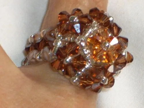 Imagen bello anillo de cristales de swrovski y mostacilla - grupos ... Imagen bello anillo de cristales de swrovski y mostacilla - grupos ...