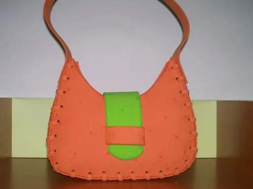 Imagen CARTERA EN FOAMI ORANGE - grupos.emagister.com