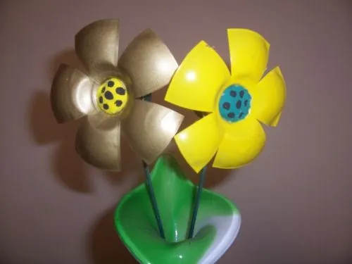 Imagen FLORES CON BOTELLAS DE GASEOSA , RECICLAJE. - grupos ... Imagen FLORES CON BOTELLAS DE GASEOSA , RECICLAJE. - grupos ...
