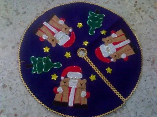 Imagen pie de arbol navideño - grupos.emagister.com Imagen pie de arbol navideño - grupos.emagister.com