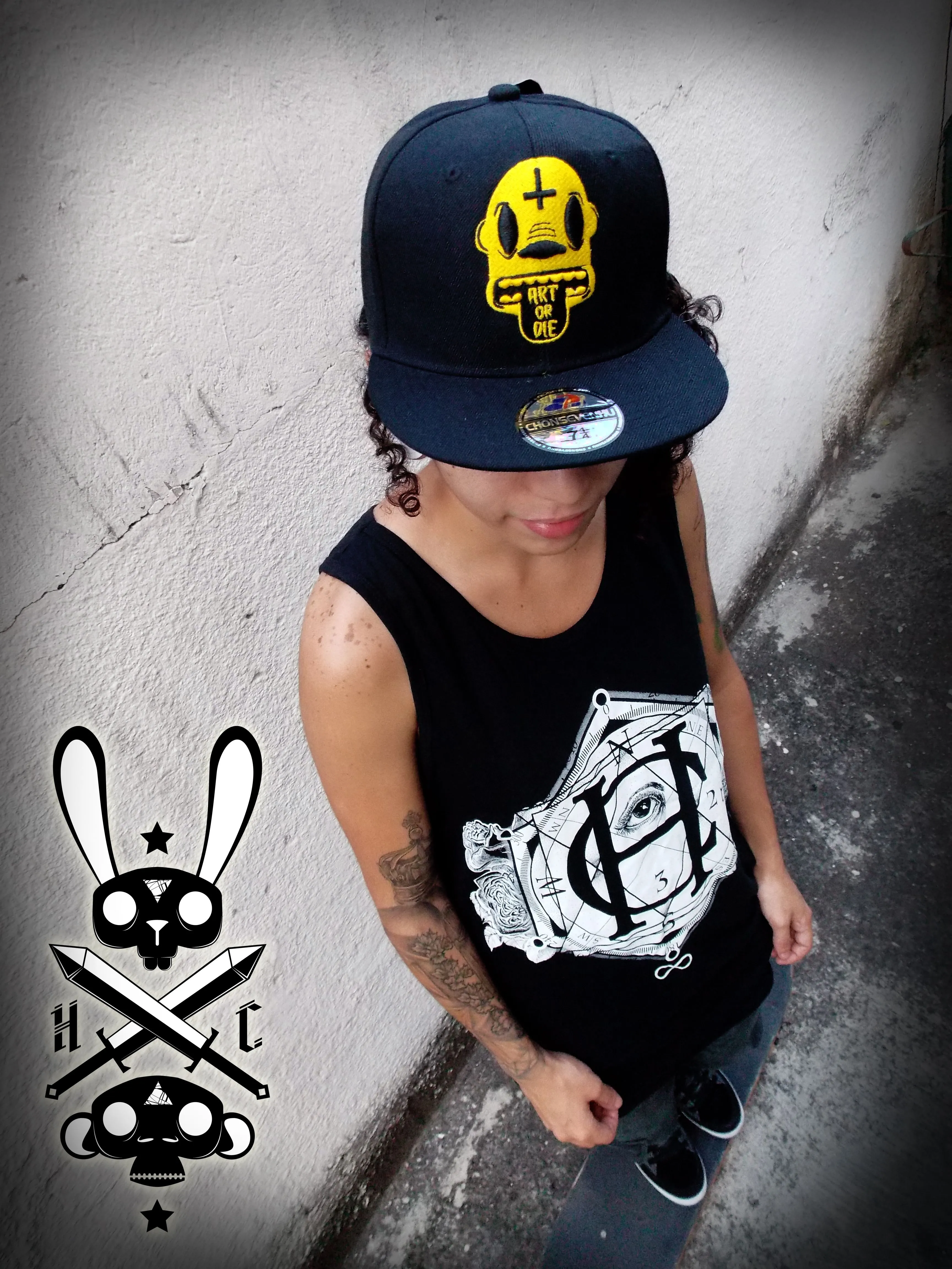 Chicos lindos con gorras planas - Imagui