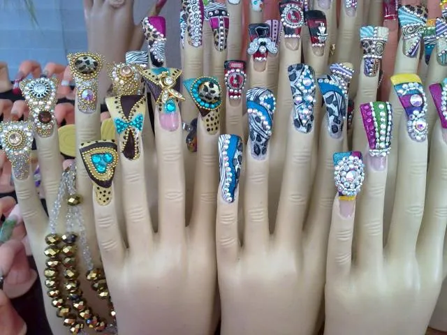 Uñas encapsuladas en 3D - Imagui