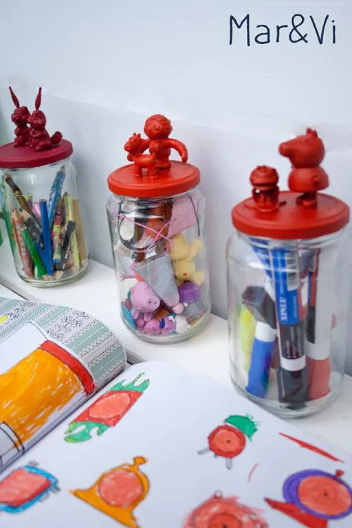 Botes de cristal decorados con juguetes reciclados | Aprender ...