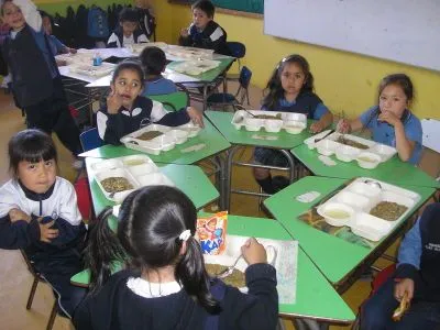 ... IMAGENES - Escuela Teresa de Calcuta - NIÑOS DE PRE-KINDER ALMORZANDO
