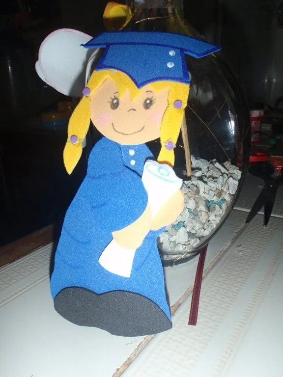 Dibujos de niñas graduando en foami - Imagui