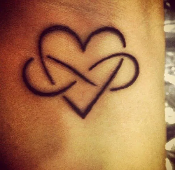 Imagenes y fotos: Tatuajes con el Simbolo Infinito, parte 3 Imagenes y fotos: Tatuajes con el Simbolo Infinito, parte 3