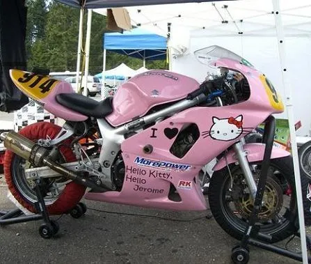 imagenes-hello-kitty-moto.jpg