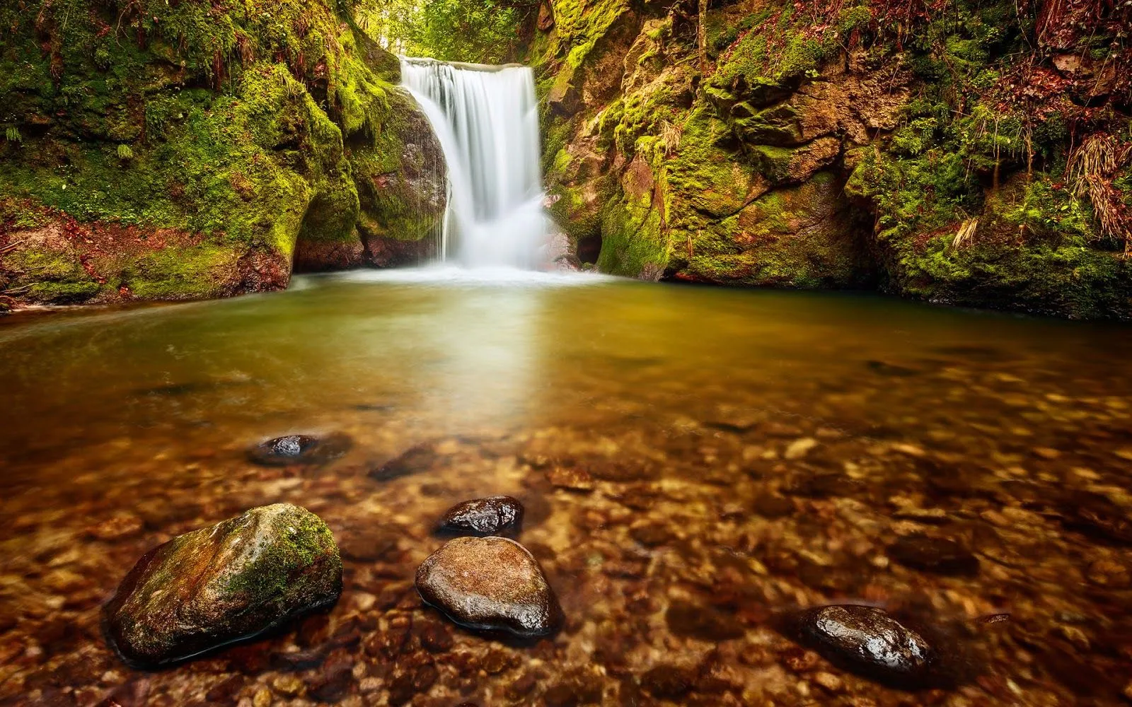 Imágenes Hilandy: Fondo de Pantalla Paisajes Pequeña cascada agua Imágenes Hilandy: Fondo de Pantalla Paisajes Pequeña cascada agua