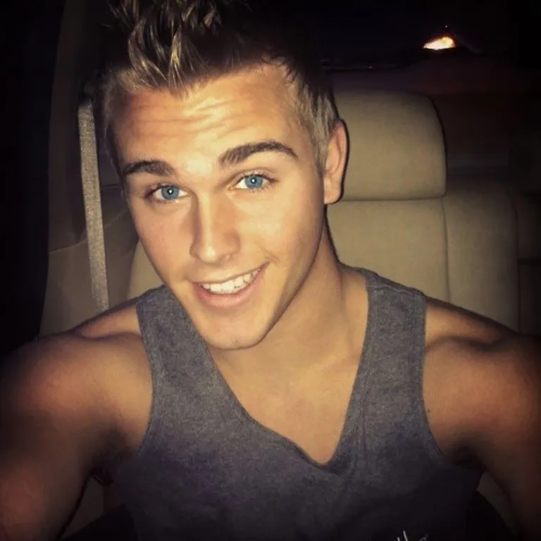 Imagenes • Imagenes de hombres guapos para compartir en facebook