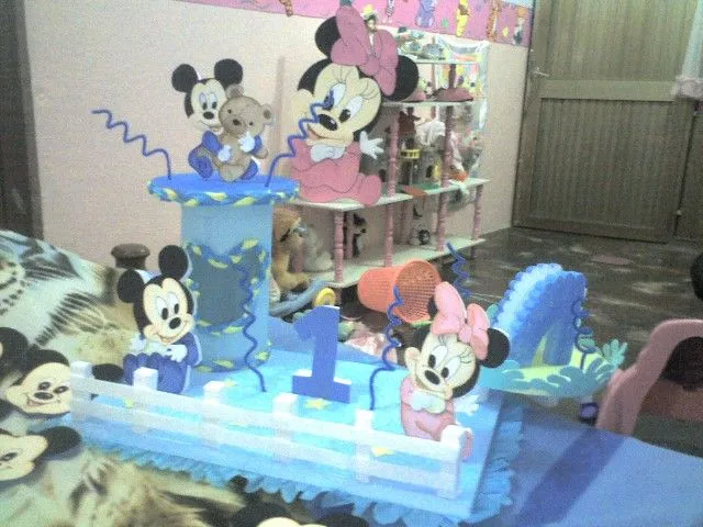 Todo en foami: Chupetera y cotillon de Mickey bebe Todo en foami: Chupetera y cotillon de Mickey bebe