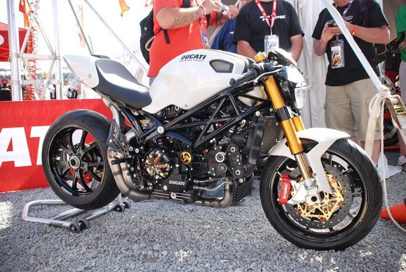 Nuevas imágenes de Monster 1100? | moto por moto