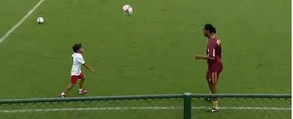 Imagenes en movimiento de ronaldinho - Imagui Imagenes en movimiento de ronaldinho - Imagui