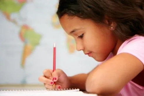 Imagenes niña escribiendo - Imagui