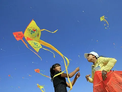 Imágenes de niños elevando cometas - Imagui Imágenes de niños elevando cometas - Imagui