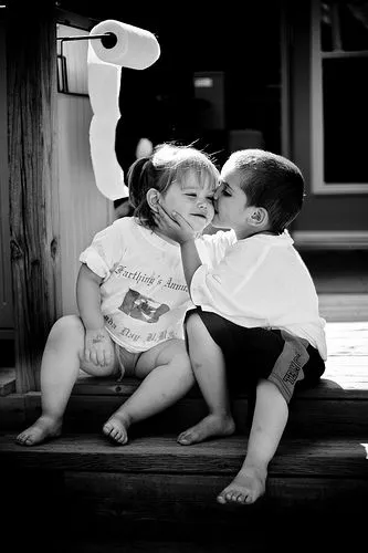 Fotos de niños enamorados - Imagui