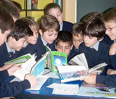 ninos-leyendo