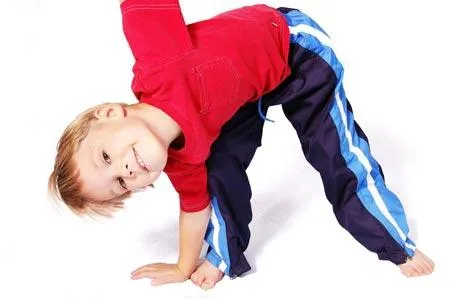 movimientos-graciosos-ninos-L- ...