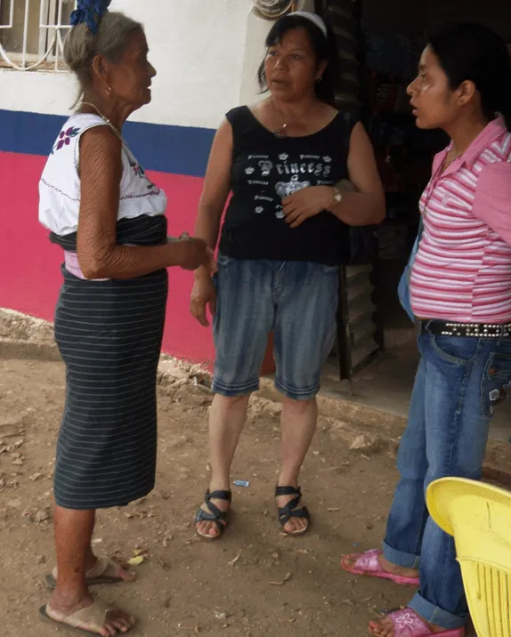 Imagenes de tres personas hablando - Imagui