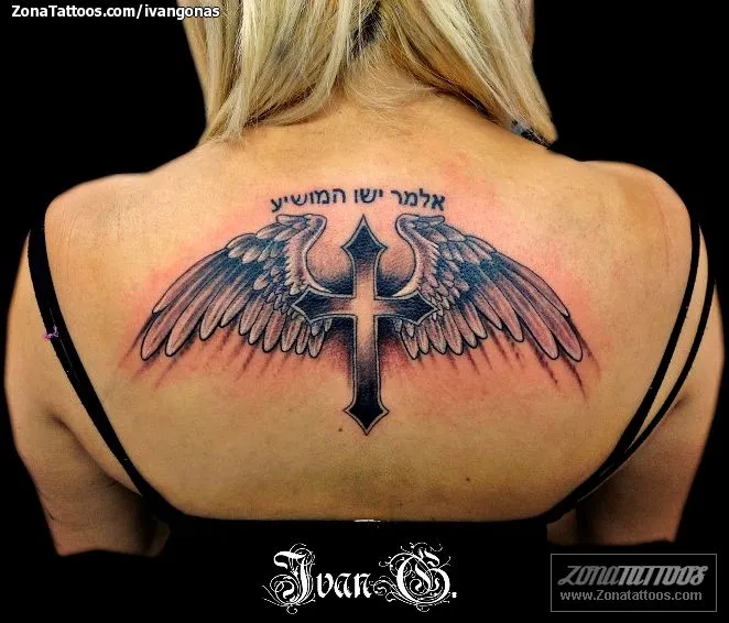 Tatuaje de IVANGONAS - Espalda Alas Cruces