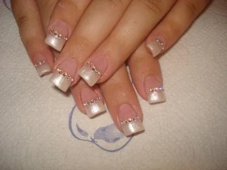 Uñas con pedreria sencillas - Imagui