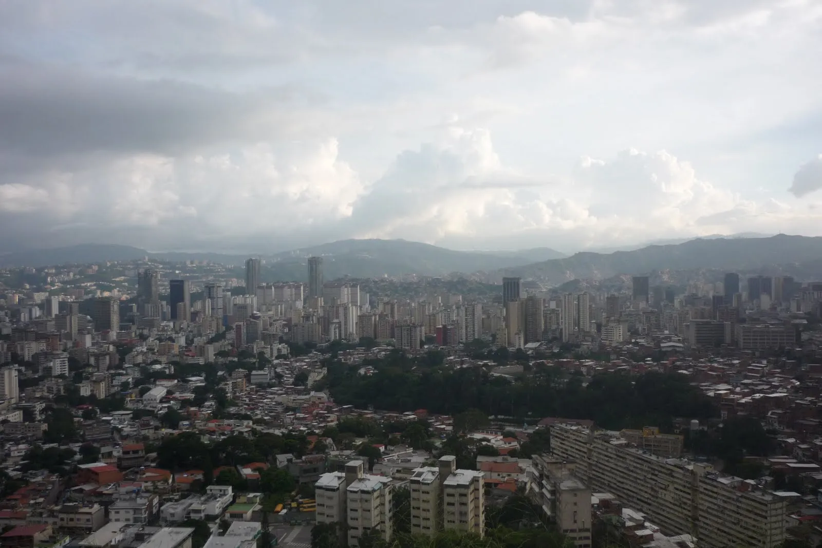 IMÁGENES URBANAS: VIVIENDA DIGNA. UN ENFOQUE ERRADO IMÁGENES URBANAS: VIVIENDA DIGNA. UN ENFOQUE ERRADO
